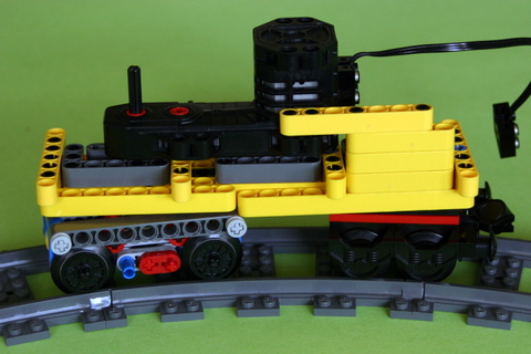 A Technic train with an RC-Buggy motor