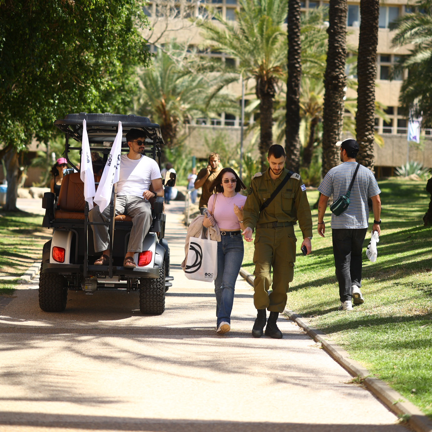 אלפים הגיעו לקמפוס ביום הפתוח של אוניברסיטת תל אביב אלפים הגיעו לקמפוס ביום הפתוח של אוניברסיטת תל אביב