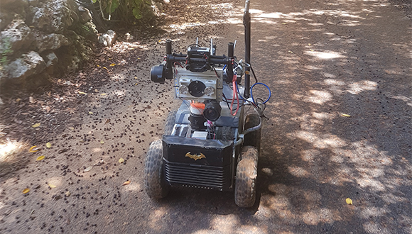 The "robobat" in action (photo: Etamar Eliakim)