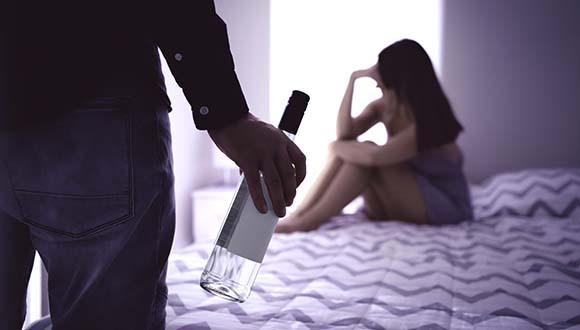 "החיים לצד אלכוהוליסט": המחיר הנפשי שמשלמות בנות הזוג