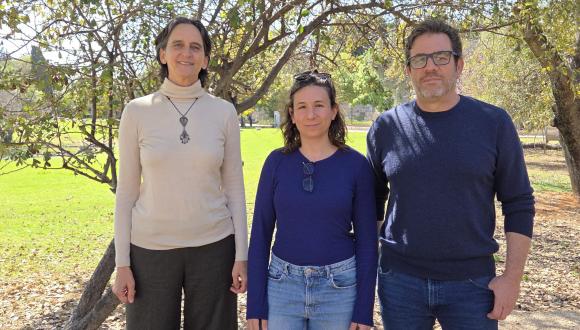 משמאל: פרופ' נגה קרונפלד שור, הגר ורדי נעים ופרופ' יריב ויין