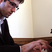 בוגר ביה"ס למוזיקה, יבגני יונטוב, עלה לשלב הגמר של תחרות הפסנתר ע"ש ארתור רובינשטיין לשנת 2017