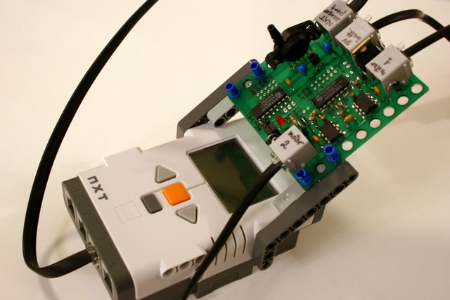 The board with the NXT in a small Technic assembly